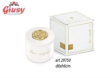 Candela Profumata In Barattolo Di Ceramica Color Bianco Con Cerlacca Con 18 Color Oro d.6xH.6 Cm Completo Di Scatola 1*96