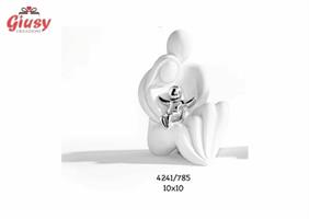 Famiglia Seduta In Resina Bianca Con Bimbo In Resina Bagno Argento 10x10 Cm Completo Di Scatola