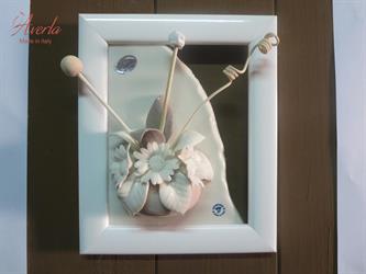 Cornice AVERLA Con Profumatore Cipria Con 3 Margherite H.18x15 Cm Con Scatola