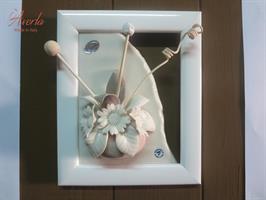 Cornice AVERLA Con Profumatore Cipria Con 3 Margherite H.18x15 Cm Con Scatola