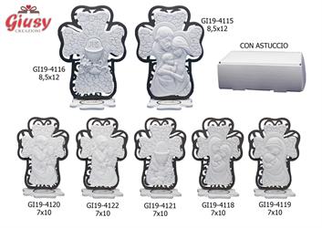 Croce Con Sacra Famiglia Su Base In Legno Traforato 8,5x12 Cm Completo Di Astuccio
