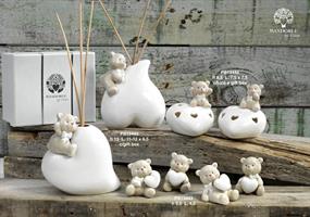 Orsetto Con Cuore 8,5 Cm 2 Soggetti Assortiti In Porcellana Con Led e Scatola
