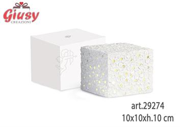Cubo Con Fiori Bianco In Resina Con Led Completo Di Scatola 10x10xh.10 Cm 1*48