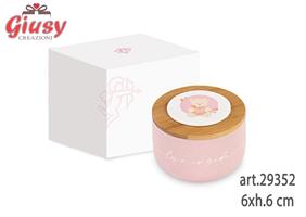 Barattolo Rosa In Ceramica Con Candela Con Coperchio In Bamboo Con Orsetto D.6xh.6 Cm Completo Di Scatola 6*96