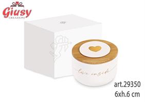 Barattolo Bianco In Ceramica Con Candela Profumata Con Coperchio In Bamboo Con Cuore 6xh.6 Cm Completo Di Scatola 1*96