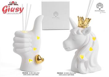 Diffondiprofumo Unicorno In Porcellana Con Corona Oro H.15,8 Cm Con Luce Led Completo Di Scatola 2*24