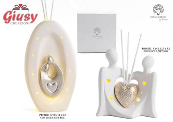 Diffondiprofumo Con Sacra Famiglia Oro In Porcellana Con Luce Led H.19 Cm Completo Di Gift Box 2*24