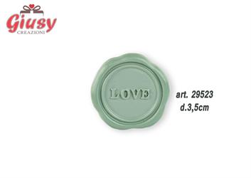 Applicazione In Ceralacca Color Verde Salvia Con Scritta Love + Adesivo Diametro 3,5 Cm 12*576