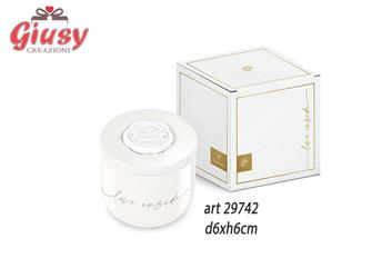 Candela Profumata In Barattolo Di Ceramica Color Bianco Con Cerlacca Con Rosa d.6xH.6 Cm Completo Di Scatola 1*96
