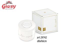 Candela Profumata In Barattolo Di Ceramica Color Bianco Con Cerlacca Con Rosa d.6xH.6 Cm Completo Di Scatola 1*96