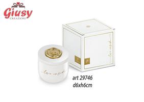 Candela Profumata In Barattolo Di Ceramica Color Bianco Con Cerlacca Con Calice Color Oro d.6xH.6 Cm Completo Di Scatola 1*96