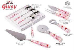 Set 2 Pezzi Per Formaggio In Porcellana Decoro Cuori H.14,5 Cm Completo Di Scatola 1*32