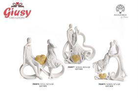 Coppia Innamorati Stilizzati In Resina Bianca Con Cuore Oro H.12,4 Cm Completa Di Scatola 3*48