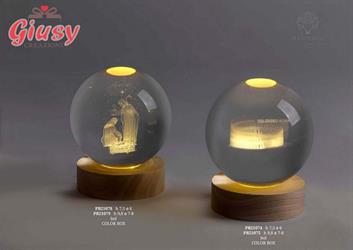 Globo In Cristallo Su Base In Legno Decoro Natività H.6 Cm Con Luce Led Completo Di Scatola 4*24