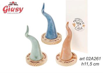 Corno In Porcellana Con Base In Legno 3 Soggetti Assortiti H.11,5 Cm Completo Di Scatola 3*72
