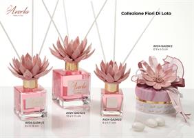 Bottiglia Quadrata Da 50 Ml Con Profumatore E Fiore Di Loto Rosa In Ceramica Di Capodimonte 8xH.11 Cm Con Scatola Borsetta