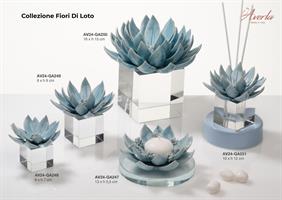 Fiore Di Loto Polvere In Ceramica Di Capodimonte Su Base Tonda In Vetro Con Candela Diametro 12 Cm Con Scatola Borsetta