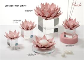 Fiore Di Loto Rosa In Ceramica Di Capodimonte Su Cubo In Vetro Piccolo 8xH.7 Cm Con Scatola Borsetta
