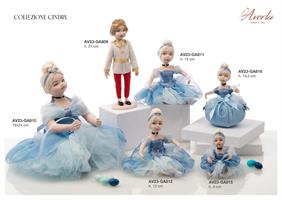 Princessa Cindry Media Seduta H.12 Cm In Porcellana Di Capodimonte Completa Di Scatola Casetta Collezione Cindry