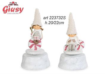 Carillon Bimba E Bimbo Con Dolci Natalizi In Resina 2 Soggetti Assortiti H.20/22 Cm Completo Di Scatola 2*12