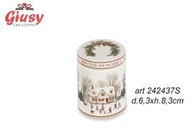 Candela In Barattolo In Porcellana Decoro Winter Memories Diametro 6.3xH.8.3 Cm Completa Di Scatola 1*36