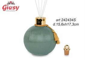 Profumatore Sfera Plissè In Porcellana Color Verde Salvia Diametro 15,6xH.17,3 Cm Completo Di Essenza Da 500 Ml E Scatola 1*9