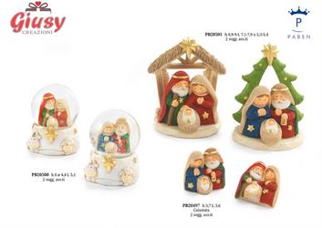 Natività Spiritosa Con Albero E Capanna In Resina Due Soggetti Assortiti, 9 Cm 16*72