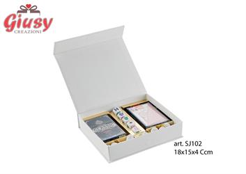 Box Con Due Mazzi di Carte Francesi Con Dadi 18X15X4 Cm  1*48