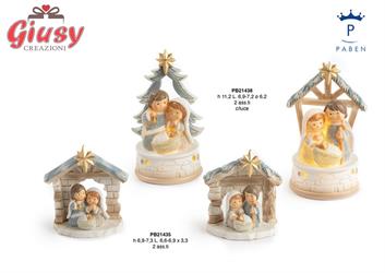 Natività Spiritosa Con Capanna 2 Soggetti Assortiti In Resina Con Luce H.11,2 Cm  6*72