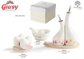 Set Sale E Pepe A Forma Di Cuore In Porcellana Su Vassoio In Legno Completo Di Scatola 1*36