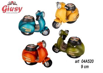 Scooter In Resina Quattro Colori Assortiti, 9 Cm   4*96