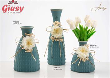 Vaso Dea In Vetro Satinato Colore Verde Con Fiore E Con Applicazione In Pelle D.15XH20 Cm Con Scatola Cilindrica