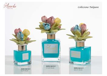 Bottiglia Quadrata Da 100 Ml Con Bagnoschiuma E Tulipani In Ceramica Di Capodimonte 9,5xH.13 Cm Con Scatola Borsetta