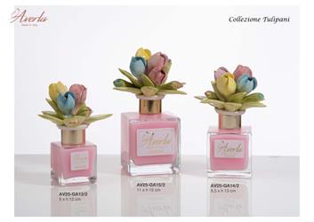 Bottiglia Quadrata Da 100 Ml Con Bagnoschiuma Rosa E Tulipani In Ceramica Di Capodimonte 9xH.12 Cm Con Scatola Borsetta