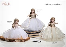 Lampada Multicolor Con Telecomando E Dama In Porcellana Di Capodimonte Con Vestito In Tulle E Pizzo Bianco, H23 Cm Completa Di Scatola