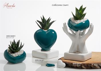 Vaso Con Cuore Verde Su Tre Mani In Ceramica Di Capodimonte 13XH20 Cm, Completo Di Scatola