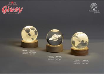 GLOBO SU BASE PALLONE CALCIO 6CM. CRIST./LEGNO LED G.BOX 1*24