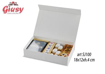 Box Con Mazzo Di Carte Francesi, Dadi E Portachiavi 18x12xH.4 Cm 1*48